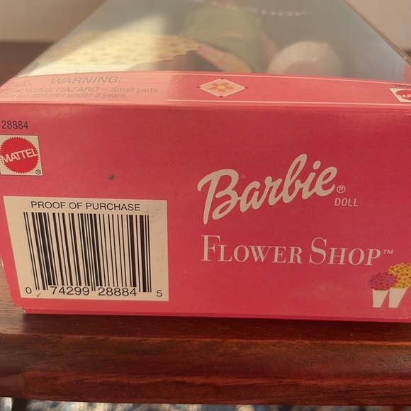 1999 Flower Shop Barbie with Watering Can & Flowers and Basket NIB - Picture 3 of 7